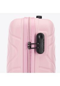 Wittchen - Walizka kabinowa z ABS-u z geometrycznym tłoczeniem jasny różowa. Kolor: różowy. Materiał: poliester. Wzór: geometria #4