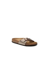 Klapki damskie Birkenstock Madrid Big Buckle. Okazja: na co dzień. Kolor: brązowy. Materiał: materiał, syntetyk. Styl: elegancki, casual