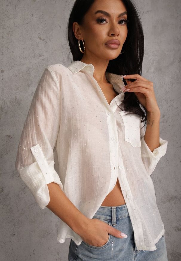 Renee - Jasnobeżowa Prześwitująca Koszula z Cyrkoniami Arialle. Okazja: na co dzień. Kolor: beżowy. Materiał: jeans. Styl: casual