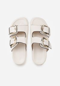 Renee - Białe Klapki z Metalicznymi Klamrami Aetheta. Okazja: na spacer. Kolor: biały #8