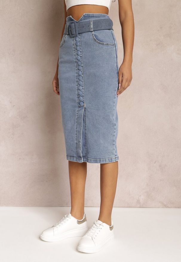 Renee - Niebieska Jeansowa Spódnica Ołówkowa Midi z Guzikami i Rozcięciem Jackiesa. Kolor: niebieski. Materiał: jeans