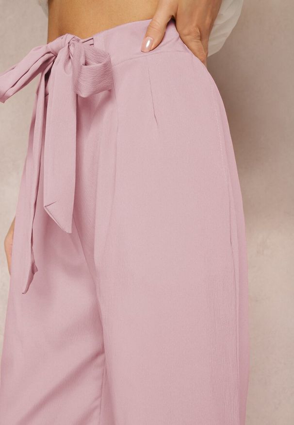 Renee - Ciemnoróżowe Szerokie Spodnie z Materiałowym Paskiem w Typie Paper Bag Lasette. Kolor: różowy. Materiał: materiał