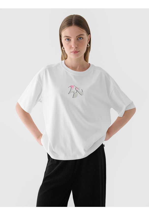 4f - 4F T-shirt oversize z nadrukiem damski - biały XS. Okazja: na co dzień. Kolor: biały. Materiał: bawełna, jersey, dzianina. Wzór: nadruk. Styl: sportowy, klasyczny, casual