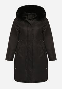 Born2be - Czarna Klasyczna Kurtka Parka z Kapturem z Futerkiem Essoria. Okazja: na spacer, na co dzień. Typ kołnierza: kaptur. Kolekcja: plus size. Kolor: czarny. Materiał: futro. Długość: długie. Styl: klasyczny