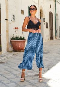 Renee - Granatowo-Niebieskie Szerokie Spodnie z Wiskozy z Marszczoną Gumką w Talii Mellody. Kolor: niebieski. Materiał: wiskoza. Styl: boho #7