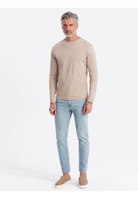Ombre Clothing - Męski longsleeve BASIC z okrągłym dekoltem - beżowy V8. Kolor: beżowy. Materiał: materiał, bawełna. Długość rękawa: długi rękaw. Wzór: gładki, jednolity. Styl: klasyczny #3