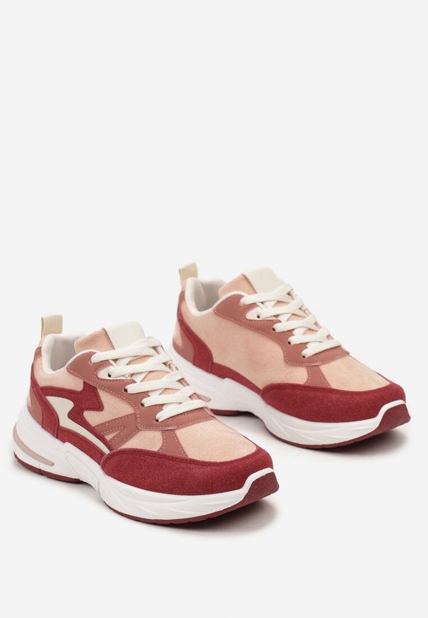 Renee - Bordowe Sneakersy Sznurowane Ozdobione Wstawkami z Materiału Eanfla. Kolor: czerwony. Materiał: materiał. Wzór: aplikacja