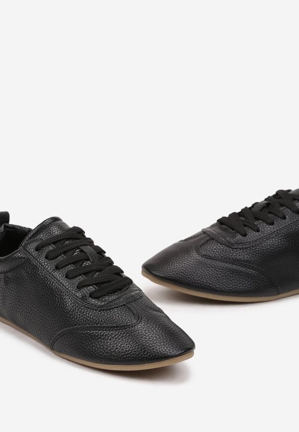 Born2be - Czarne Klasyczne Tenisówki z Ekoskóry Verianns. Okazja: na co dzień. Nosek buta: okrągły. Zapięcie: sznurówki. Kolor: czarny. Materiał: jeans. Styl: klasyczny