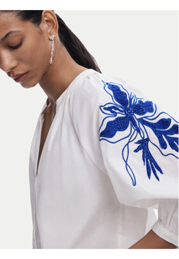 Desigual Bluzka Cratos 25SWBW03 Biały Loose Fit. Kolor: biały. Materiał: bawełna