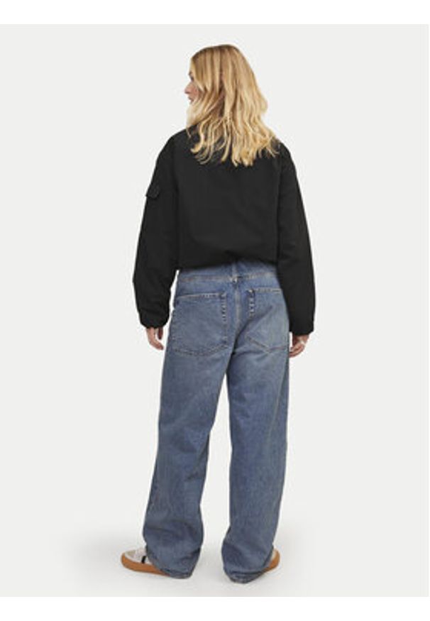 JJXX Kurtka bomber Leila 12253330 Czarny Regular Fit. Kolor: czarny. Materiał: syntetyk