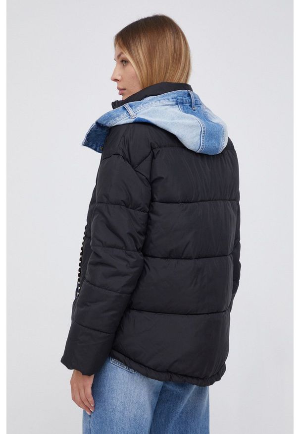 Desigual Kurtka damska kolor czarny zimowa oversize. Kolor: czarny. Materiał: włókno. Sezon: zima
