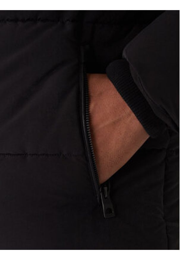 Guess Kurtka zimowa M5BL2A W2202 Czarny Regular Fit. Kolor: czarny. Materiał: syntetyk. Sezon: zima