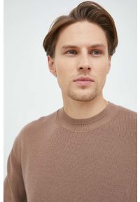 Calvin Klein Jeans sweter bawełniany męski kolor brązowy lekki. Kolor: brązowy. Materiał: bawełna. Długość rękawa: długi rękaw. Długość: długie #2
