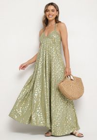Born2be - Zielona Sukienka z Wiskozy z Odkrytymi Plecami i Metalicznym Nadrukiem w Panterkę Linadea. Typ kołnierza: dekolt w serek. Kolor: zielony. Materiał: wiskoza. Wzór: motyw zwierzęcy, nadruk. Typ sukienki: rozkloszowane #2