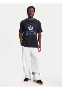 Adidas - adidas T-Shirt 90s Football Graphic JX3064 Czarny Regular Fit. Kolor: czarny. Materiał: bawełna #4