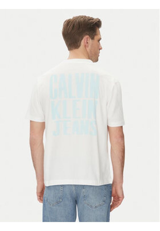 Calvin Klein Jeans T-Shirt Painted J30J327523 Biały Regular Fit. Kolor: biały. Materiał: bawełna