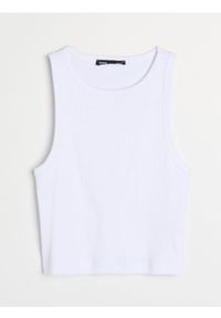 Sinsay - Prążkowany top na ramiączkach - biały. Kolor: biały. Materiał: prążkowany. Długość rękawa: na ramiączkach #1