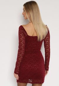 Born2be - Bordowa Koronkowa Sukienka o Dopasowanym Kroju z Kwadratowym Dekoltem Tiwedesa. Okazja: na imprezę. Typ kołnierza: dekolt kwadratowy. Kolor: czerwony. Materiał: koronka. Styl: elegancki, klasyczny #7