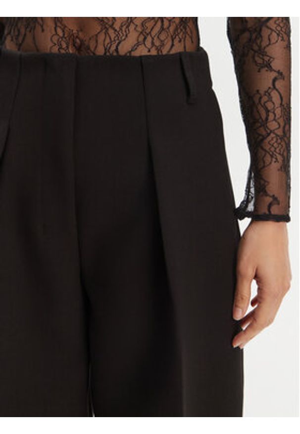 JACQUEMUS Spodnie materiałowe Le Pantalon Ovalo 24E241PA0791718 990 Czarny Regular Fit. Kolor: czarny. Materiał: wiskoza, syntetyk