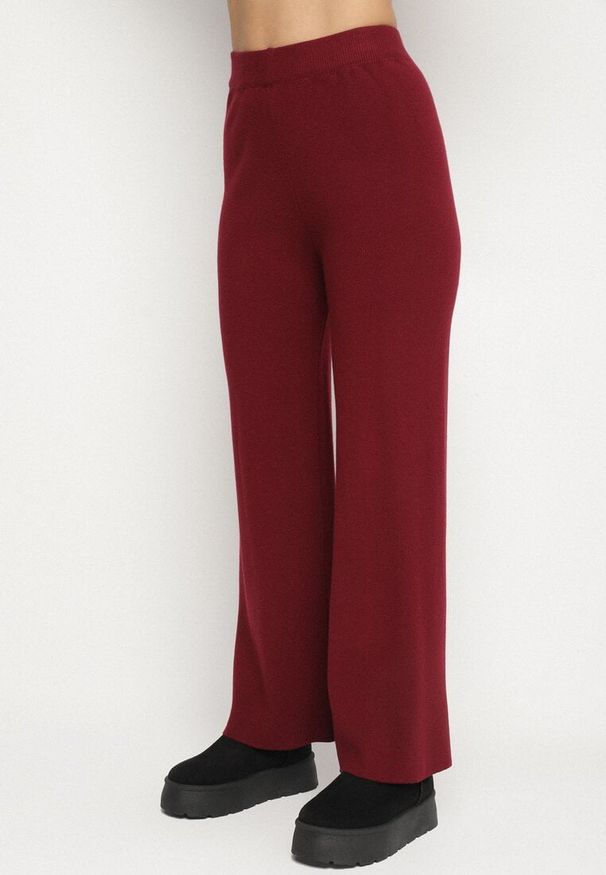 Born2be - Bordowy Komplet Dzianinowy z Wiskozą Kardigan i Szerokie Spodnie Badire. Kolor: czerwony. Materiał: dzianina, wiskoza. Wzór: aplikacja