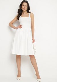 Born2be - Biała Sukienka z Wiskozą o Rozkloszowanym Kroju Edivane. Okazja: na co dzień. Kolor: biały. Materiał: wiskoza. Długość rękawa: na ramiączkach. Sezon: wiosna, lato. Typ sukienki: rozkloszowane. Styl: casual #7