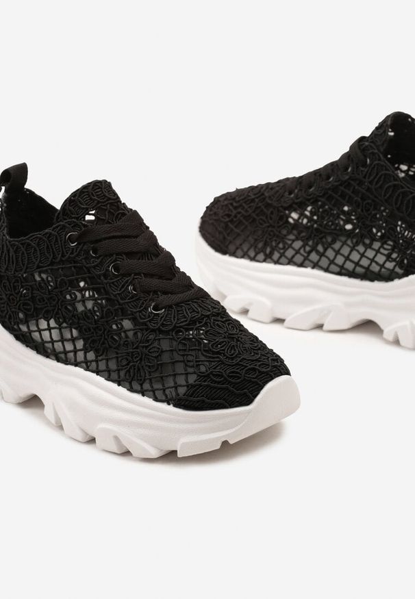 Born2be - Czarne Sneakersy na Grubej Podeszwie z Ażurową Cholewką Timannie. Kolor: czarny. Materiał: jeans. Szerokość cholewki: normalna. Wzór: ażurowy
