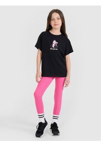 4f - 4F T-shirt regular z nadrukiem dziewczęcy - czarny 152 (11-12 lat). Okazja: na co dzień. Kolor: czarny. Materiał: dzianina, bawełna, jersey. Długość rękawa: krótki rękaw. Długość: krótkie. Wzór: nadruk. Sezon: lato. Styl: klasyczny, elegancki, sportowy, casual