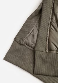 Born2be - Zielona Pikowana Kurtka Przejściowa z Kapturem i Ściągaczami Fesarena. Okazja: na co dzień. Typ kołnierza: kaptur. Kolor: zielony. Materiał: dzianina, jeans. Styl: casual, sportowy #7