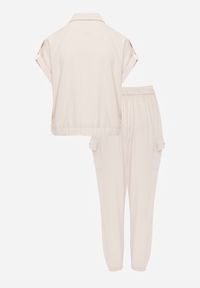 Renee - Beżowy 2-częściowy Komplet z Bluzką i Spodniami Ezrala. Kolor: beżowy. Wzór: aplikacja #4