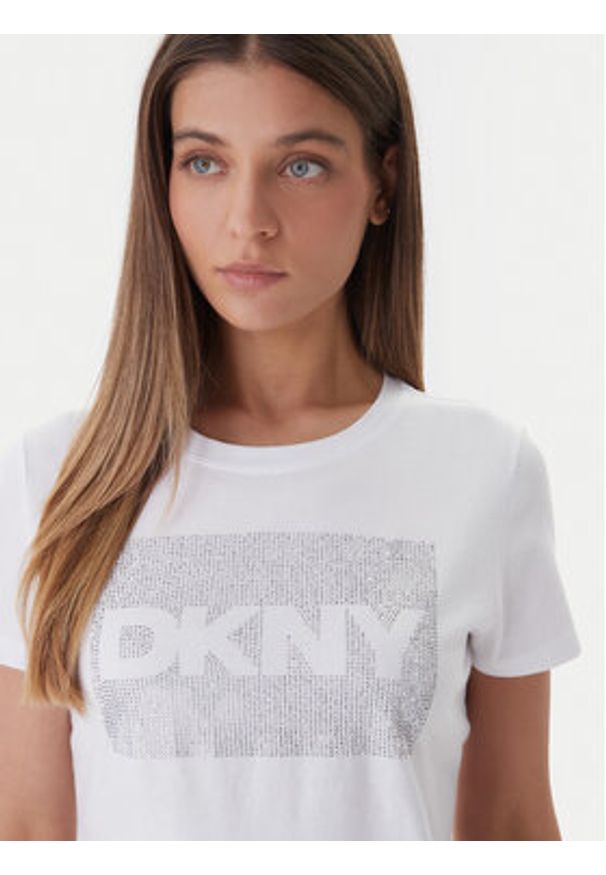 DKNY T-Shirt DJ6T1701 Biały Regular Fit. Kolor: biały. Materiał: bawełna