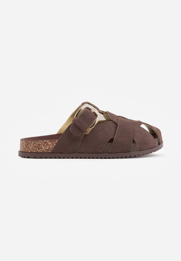 Born2be - Ciemnobrązowe Płaskie Klapki Mule z Przeplatanych Pasków z Klamrą Ceinca. Okazja: na co dzień. Kolor: brązowy. Materiał: len, jeans. Wzór: haft, paski. Obcas: na płaskiej podeszwie. Styl: wakacyjny, casual, boho