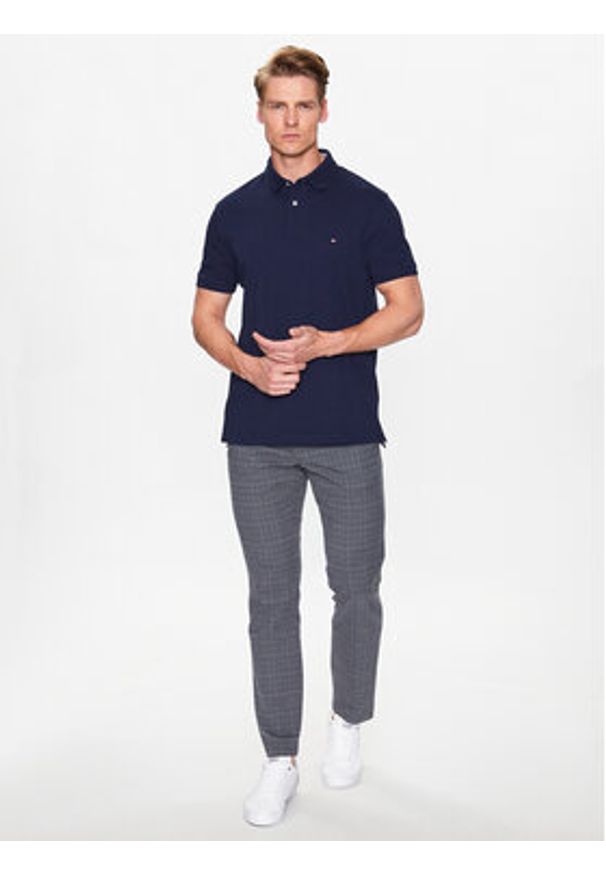 TOMMY HILFIGER - Tommy Hilfiger Polo 1985 MW0MW17770 Granatowy Regular Fit. Typ kołnierza: polo. Kolor: niebieski. Materiał: bawełna