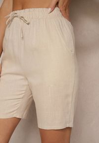 Renee - Jasnobeżowe Klasyczne Szorty High Waist z Lnem Genalira. Okazja: na co dzień. Stan: podwyższony. Kolor: beżowy. Materiał: len. Styl: klasyczny #4