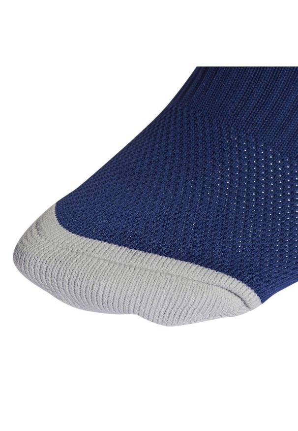 Getry piłkarskie Adidas Milano 23. Kolor: niebieski. Materiał: elastan, poliester. Sport: piłka nożna