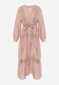 Born2be - Jasnoróżowa Rozkloszowana Sukienka z Wiskozy z Wiązanym Paskiem i Koronką Reivoria. Okazja: na spacer, na co dzień. Typ kołnierza: dekolt w kształcie V. Kolor: różowy. Materiał: wiskoza, koronka. Długość rękawa: długi rękaw. Wzór: koronka. Styl: casual, klasyczny #4