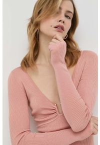 Guess sukienka kolor różowy mini rozkloszowana. Kolor: różowy. Materiał: materiał, dzianina. Długość rękawa: długi rękaw. Długość: mini #3