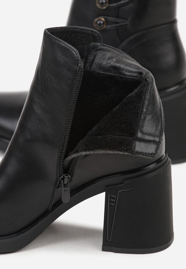 Born2be - Czarne Botki VICES do Kostki na Słupku Zdobione Okrągłymi Aplikacjami Nalindia. Okazja: na co dzień. Nosek buta: okrągły. Kolor: czarny. Materiał: jeans. Wzór: aplikacja. Obcas: na słupku. Styl: casual, klasyczny, elegancki