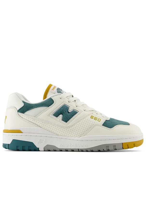 Buty New Balance BB550VRA - beżowe. Okazja: na co dzień. Kolor: beżowy. Materiał: guma, materiał, skóra, syntetyk. Szerokość cholewki: normalna. Sport: turystyka piesza, koszykówka