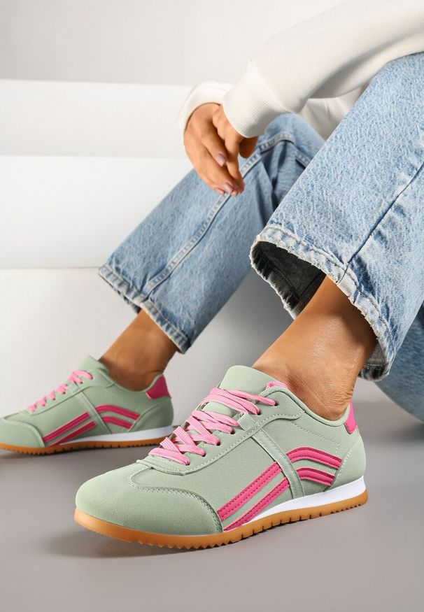 Born2be - Jasnozielone Sneakersy z Przeszyciami i Ozdobnymi Paskami na Boku Beniffa. Okazja: na co dzień. Zapięcie: pasek. Kolor: zielony. Wzór: paski. Obcas: na obcasie. Wysokość obcasa: niski