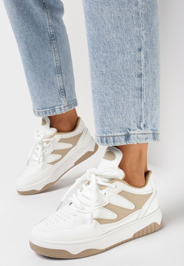 Born2be - Biało-Beżowe Sneakersy na Grubej Podeszwie z Wstawkami Kalidras. Kolor: biały