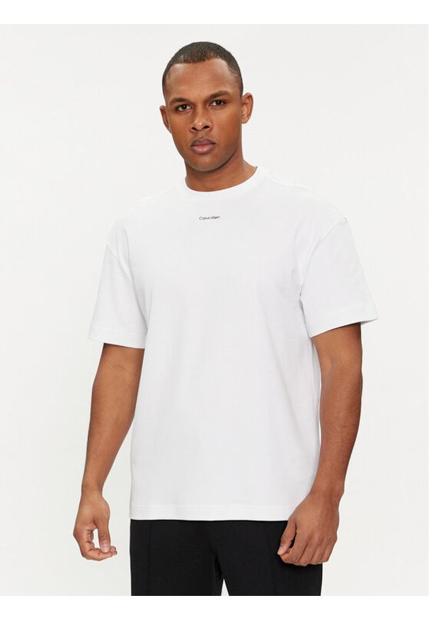 Calvin Klein T-Shirt Nano Logo K10K112487 Biały Regular Fit. Kolor: biały. Materiał: bawełna