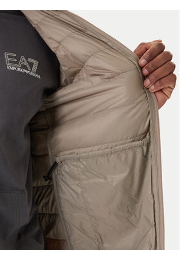 EA7 Emporio Armani Kurtka puchowa 8NPB24 PNGPZ U6167 Beżowy Regular Fit. Kolor: beżowy. Materiał: syntetyk