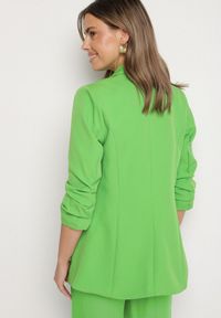 Born2be - Jasnozielona Elegancka Marynarka z Rękawami 7/8 i Ozdobnymi Klapami Novse. Kolor: zielony. Materiał: tkanina. Styl: elegancki