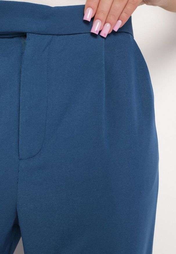 Born2be - Granatowe Klasyczne Spodnie z Kieszeniami i Prostą Nogawką Trisonore. Okazja: na co dzień, na spotkanie biznesowe, do pracy. Kolekcja: dla wysokich. Kolor: niebieski. Materiał: dzianina, materiał. Wzór: gładki, jednolity. Styl: klasyczny