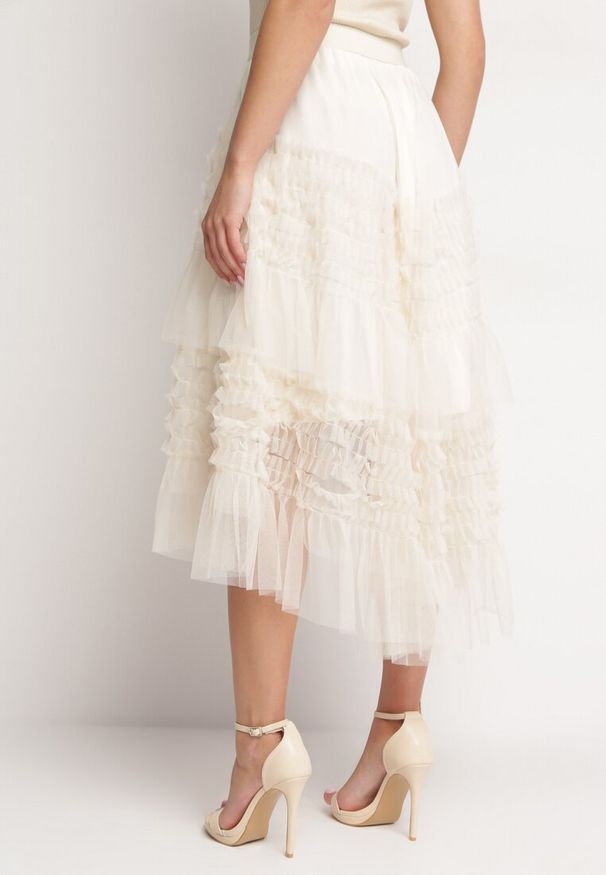 Born2be - Beżowa Rozkloszowana Spódnica z Falbankami Warda. Kolor: beżowy. Wzór: aplikacja