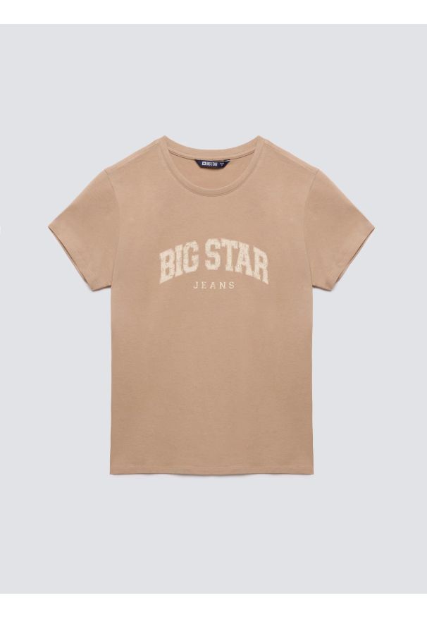 Big-Star - Koszulka damska bawełniana z logo BIG STA beżowa Ramila 805. Okazja: na spacer, na uczelnię, na co dzień. Kolor: beżowy. Materiał: bawełna. Wzór: nadruk. Styl: klasyczny, casual