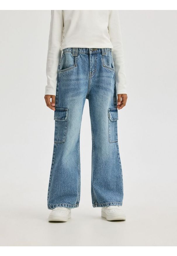Reserved - Jeansy wide leg cargo - niebieski. Kolor: niebieski