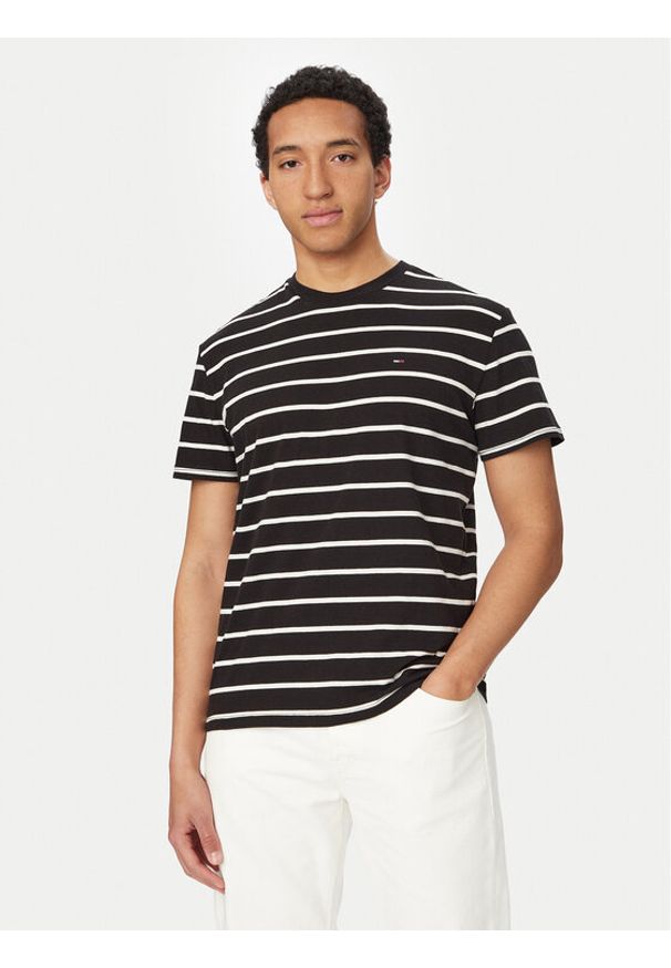 Tommy Jeans T-Shirt DM0DM22544 Czarny Regular Fit. Kolor: czarny. Materiał: bawełna