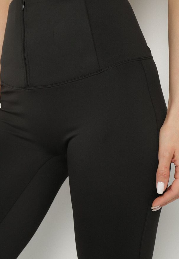 Born2be - Czarne Spodnie Typu Dzwony z Wysokim Stanem Evelauri. Okazja: na co dzień. Stan: podwyższony. Kolor: czarny. Styl: casual