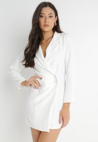Born2be - Biała Sukienka Ionitheme. Okazja: do pracy, na spotkanie biznesowe. Typ kołnierza: dekolt w serek. Kolor: biały. Styl: klasyczny, elegancki, biznesowy #1